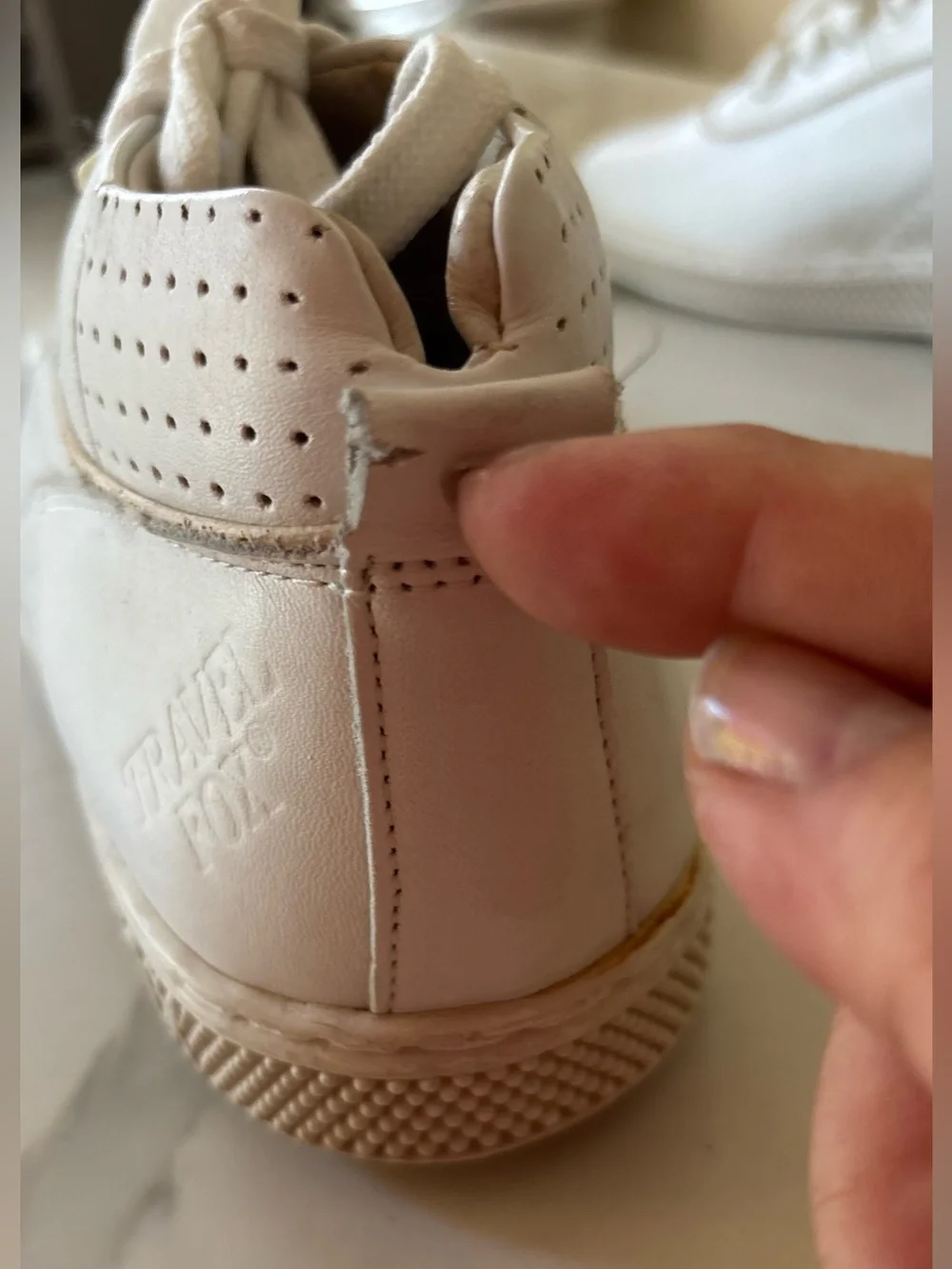 Travel Fox white sneakers size 7 back tab has a tear